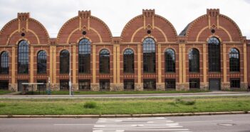 Erleben Sie die beeindruckende Geschichte und Architektur der Industrieschule Chemnitz! (Foto: AdobeStock - Jens 385059436)