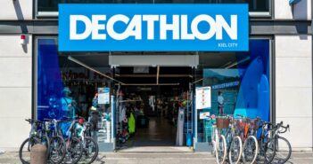 Decathlon Filiale in Deutschland, die für ihr breites Sortiment und kundenorientierte Angebote bekannt ist (Foto: AdobeStock 443700245 Björn Wylezich)