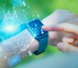 Smart Watch: Ein unverzichtbares Werkzeug in der Logistik (Foto: AdobeStock 643487239 metamorworks)